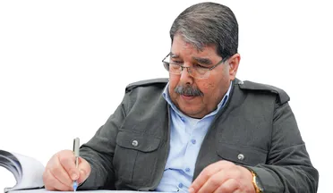 صالح مسلم يؤكد تمسكه باللامركزية ويشدد : القضية الكردية شأن دولي
