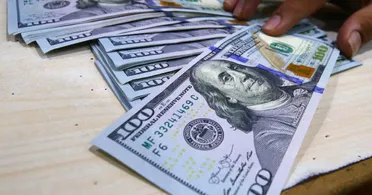 متجاوزاً النشرة الرسمية.. الدولار يسجل 11,650 ليرة والذهب يتجاوز 1.1 مليون للغرام بدمشق