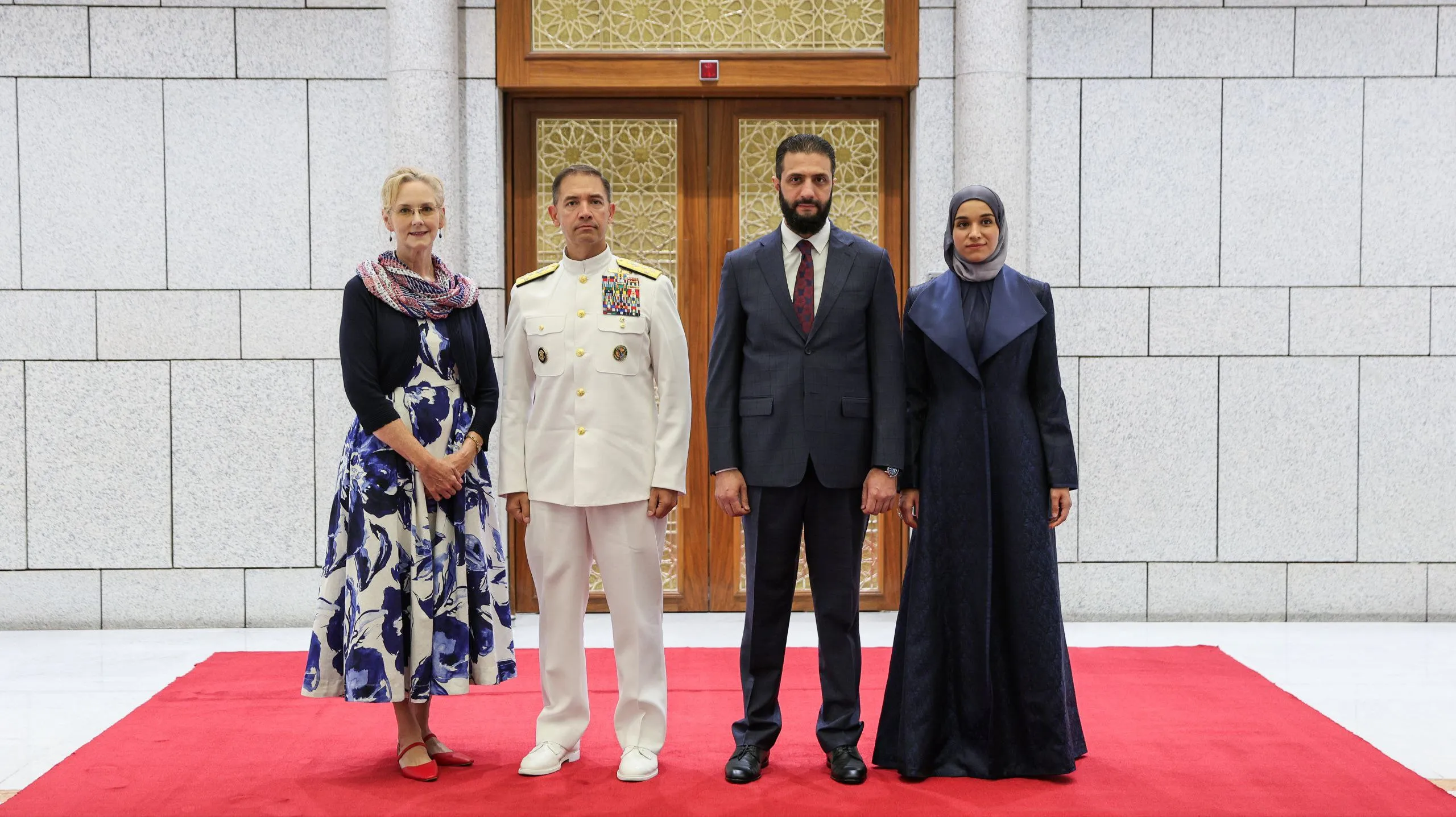 الرئيس "الشرع" وعقيلته يستقبلان قائد القيادة المركزية الأمريكية وعقيلته في دمشق