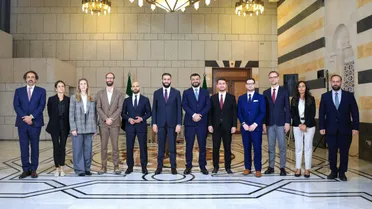 الرئيس أحمد الشرع يلتقي وفدًا بحثيًا وإعلاميًا في جلسة حوار موسعة