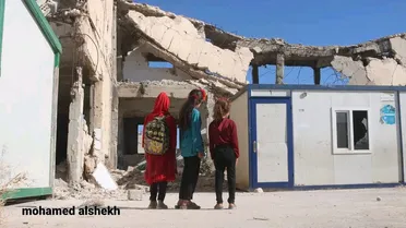 عودة الطلاب إلى كفرنبودة: عام دراسي جديد وسط دمار المدارس ونقص الإمكانيات