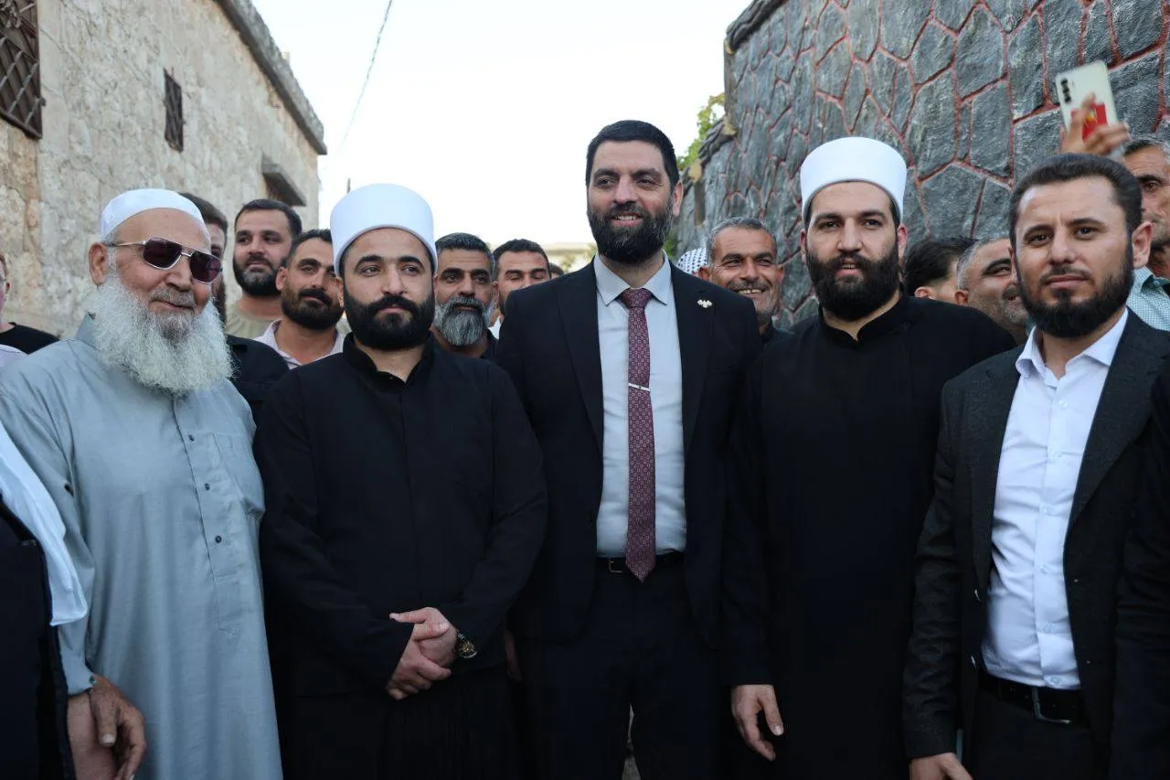 مدير الشؤون السياسية بإدلب يُشيد بحفاوة أهالي جبل السماق ويؤكد على قيم الانتماء والتماسك