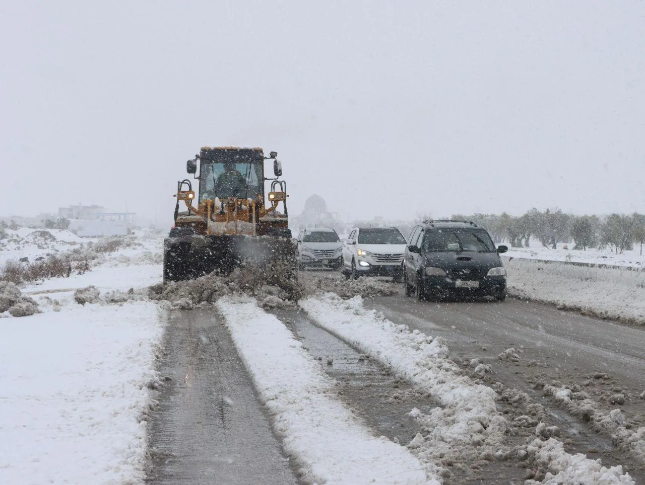 وزارة الطوارئ تحذر السائقين: تجنبوا السفر بسبب مخاطر الانزلاق على الطرقات