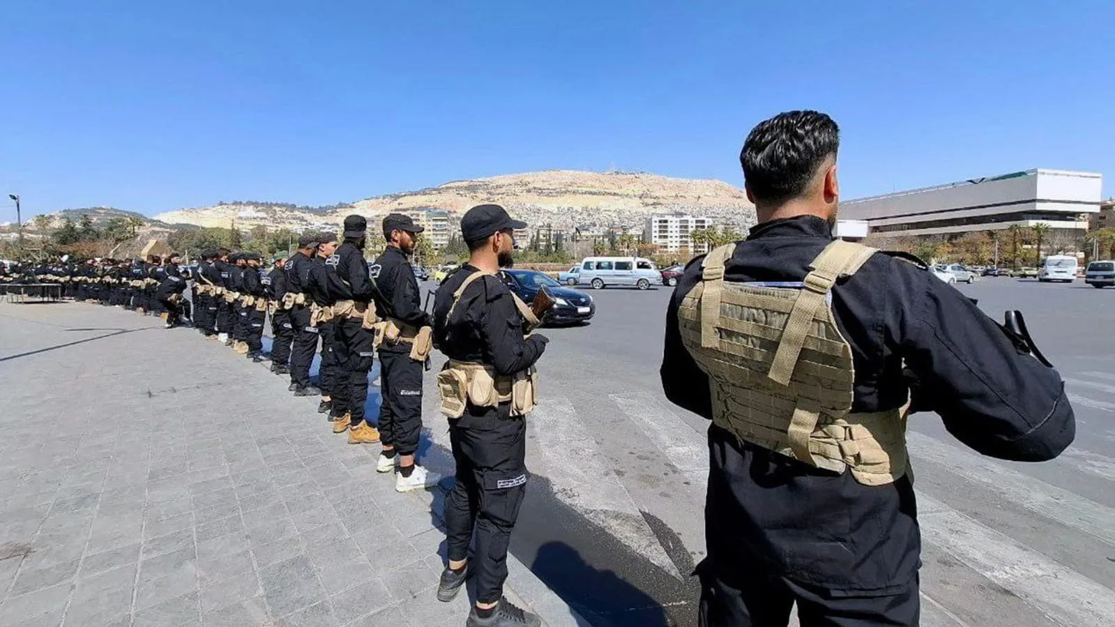 عام على سقوط النظام .. "الداخلية" تُعلن اعتقال أكثر من 6 آلاف متورط من أتباع النظام البائد