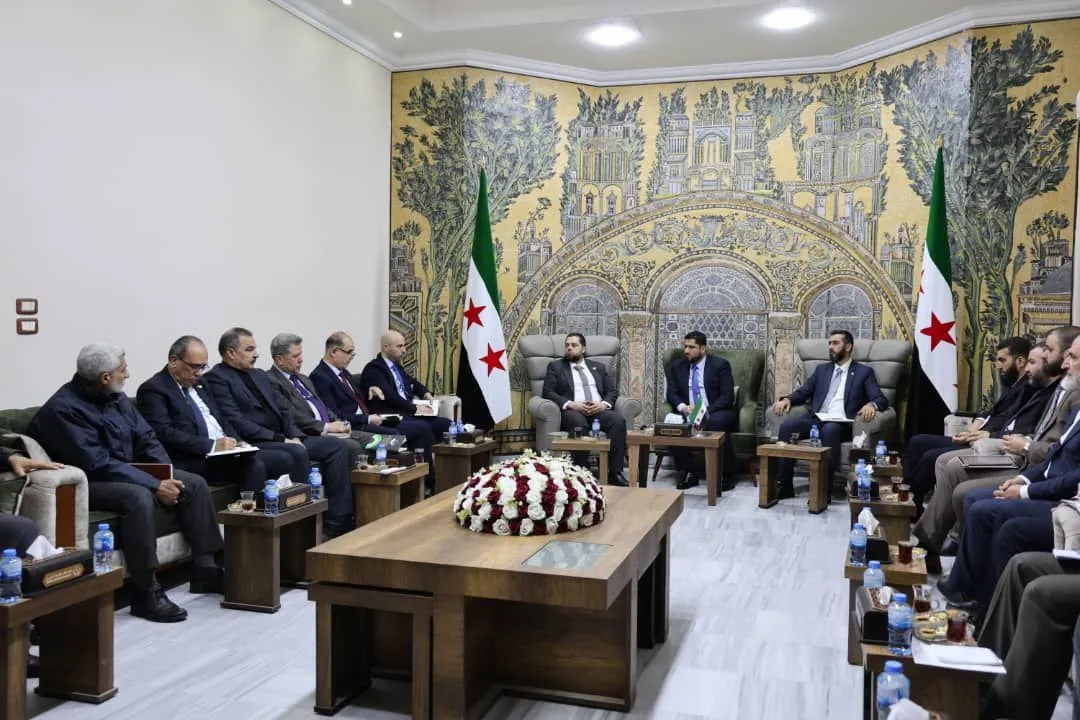 وزير الأشغال يبحث مع محافظ إدلب سبل إنهاء ملف المخيمات وتوسيع المشاريع الإسكانية