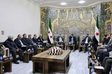 وزير الأشغال يبحث مع محافظ إدلب سبل إنهاء ملف المخيمات وتوسيع المشاريع الإسكانية