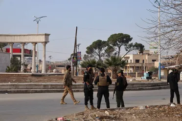 الجيش يُعلن بدء حظر تجوال في حلب واستعدادات لضربات مركزة ضد مواقع "قسد"