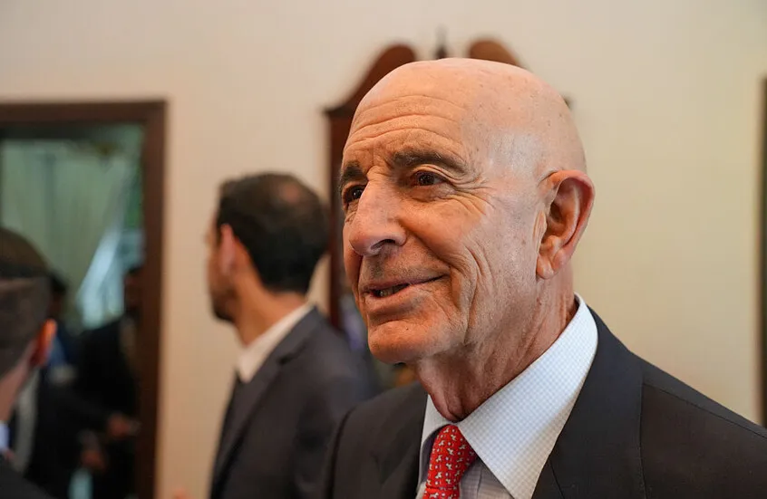 توم باراك يرحّب بالهدنة ووقف إطلاق النار في حلب ويؤكد العمل على تمديدها