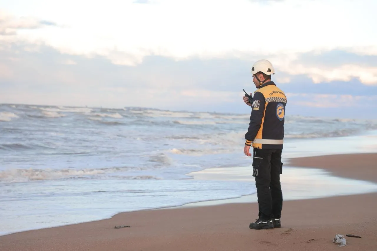 إنقاذ وعمليات بحث مستمرة بعد انقلاب قارب صيد قبالة ساحل طرطوس