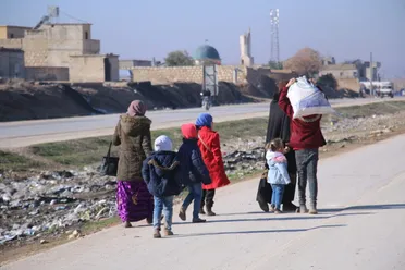 هيئة العمليات تمدد الممر الإنساني في دير حافر وتحذّر من عرقلة عبور المدنيين