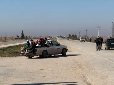 إدارة دير حافر: قسد تواصل منع المدنيين من العبور رغم تمديد الجيش للممر الإنساني