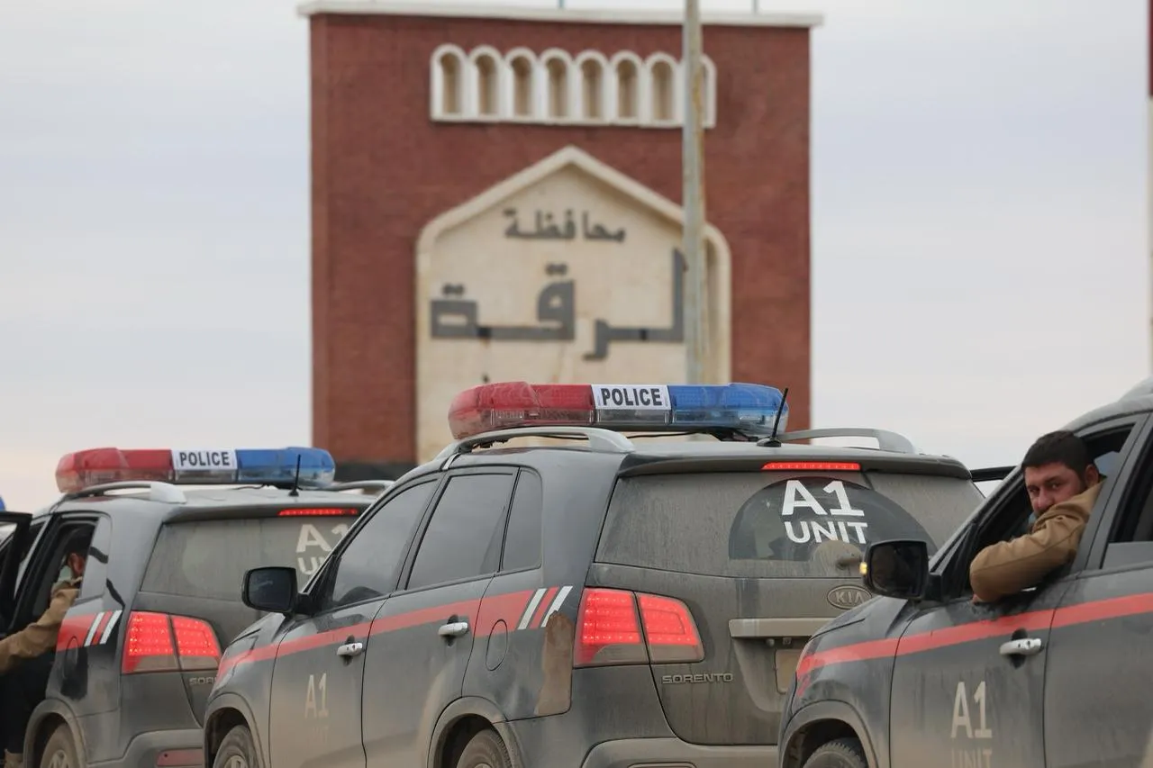 وسط ارتباك في صفوف "قسد" .. الجيش يسيطر على الرصافة وأجزاء من مطار الطبقة بريف الرقة