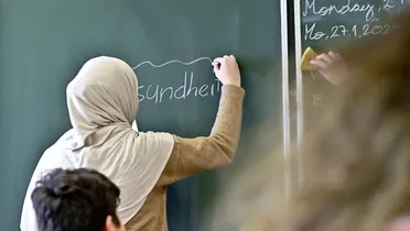 وزارة التربية تعتمد خطاباً وطنياً موحّداً في المدارس وترفض التمييز بكل أشكاله