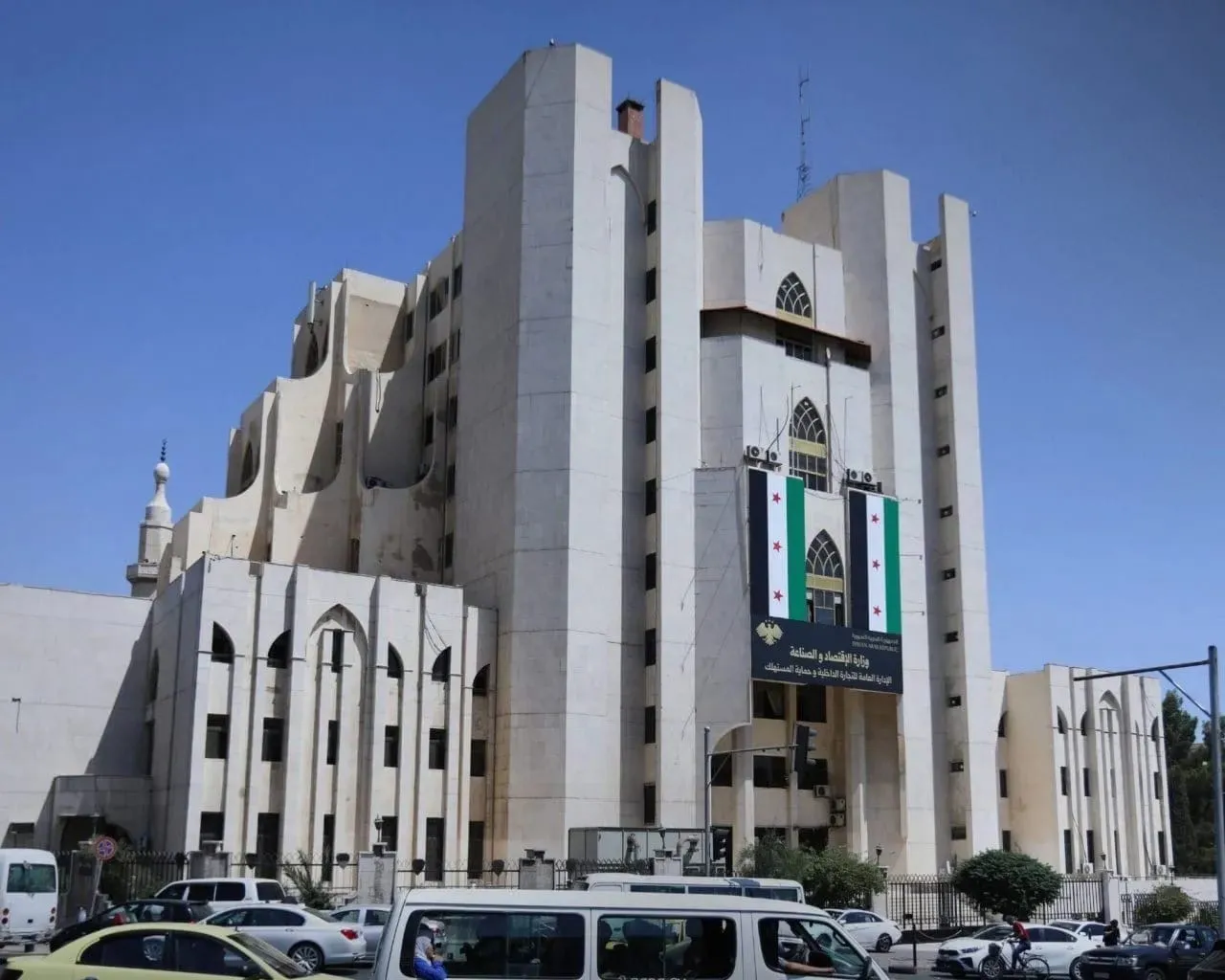 الاقتصاد والصناعة: إجراءات لحماية المنشآت في دير الزور والمناطق المحررة