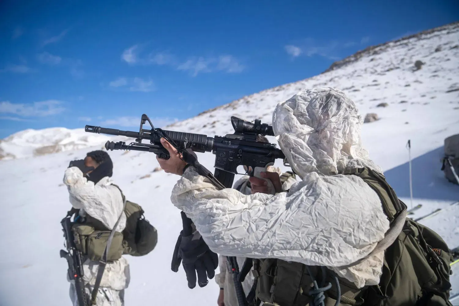 جنود من الجيش الإسرائيلي في جبل الشيخ السوري