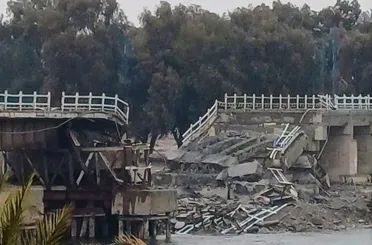 الشبكة السورية تُدين تفجير "قسد" لجسور الرقة وتحذر من تبعات قانونية وإنسانية