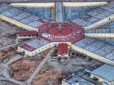 العدل: مراجعة شاملة لأوضاع الموقوفين في سجن الأقطان