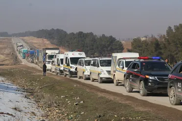 الخارجية تُعلن إرسال قوافل إغاثية إلى عين العرب والقامشلي بالتنسيق مع المنظمات الدولية