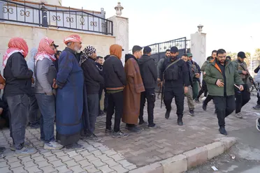 قيادة الأمن الداخلي تتابع تسوية أوضاع عناصر "قسد" في الرقة ودير الزور