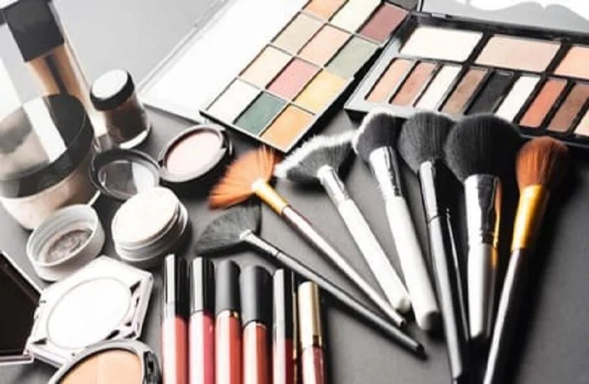 محافظة اللاذقية ترد على الجدل حول قرار منع مواد التجميل: هدف التعميم التنظيم لا التضييق