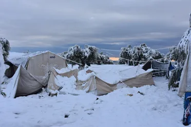 معاناة الشتاء القارس تضاعف معاناة الفئات الهشة في مخيمات شمال غرب سوريا