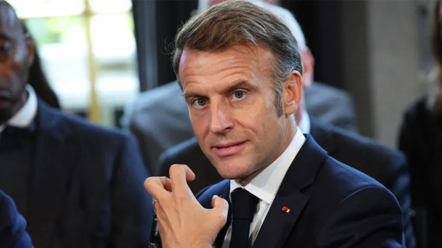 ماكرون يعلن دعم فرنسا للاتفاق الشامل بين الحكومة السورية و“قسد”