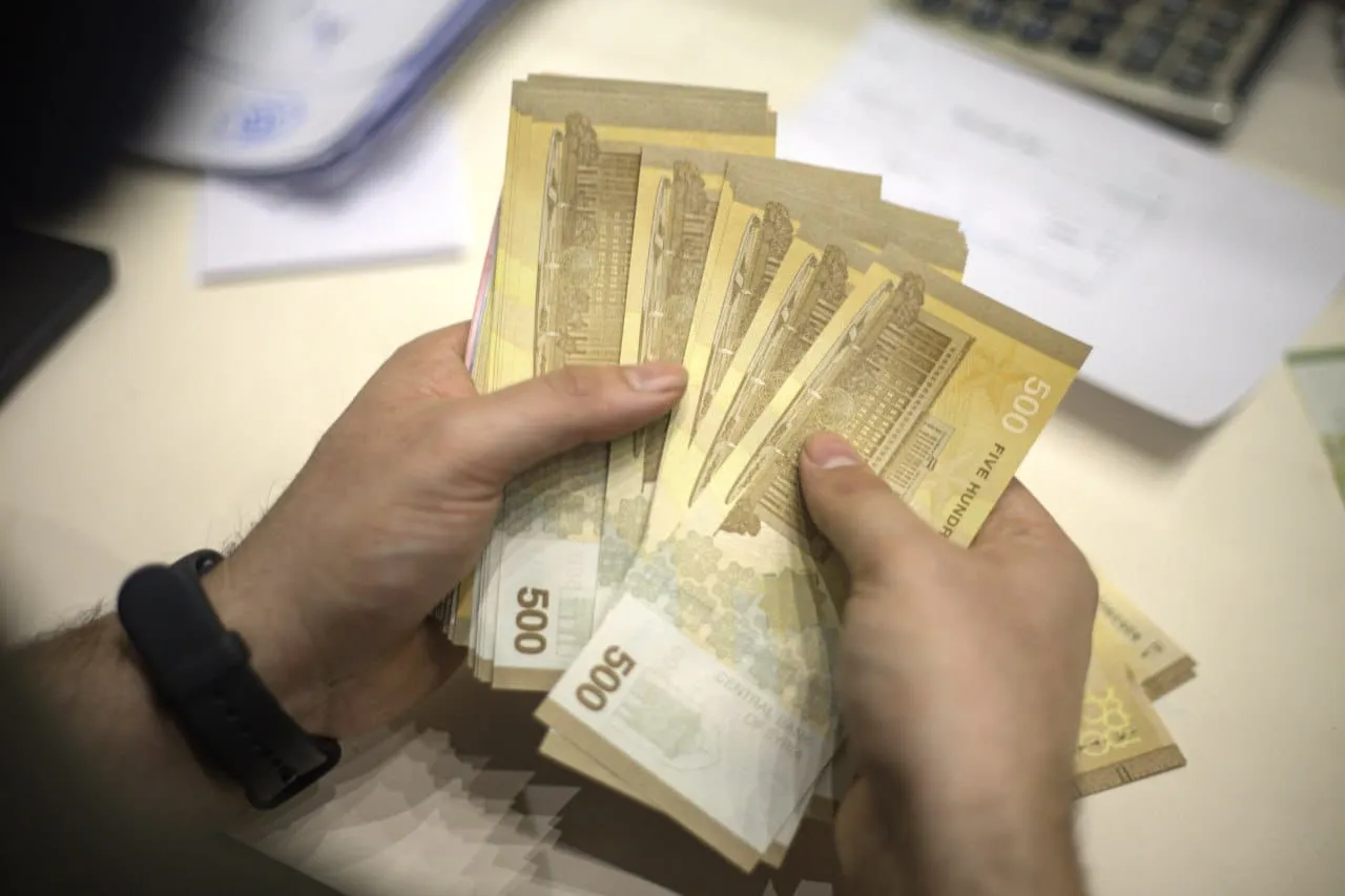 الرقابة على سوق الصرف تدخل مرحلة الملاحقة القانونية.. خبير يوضح انعكاساتها على الليرة