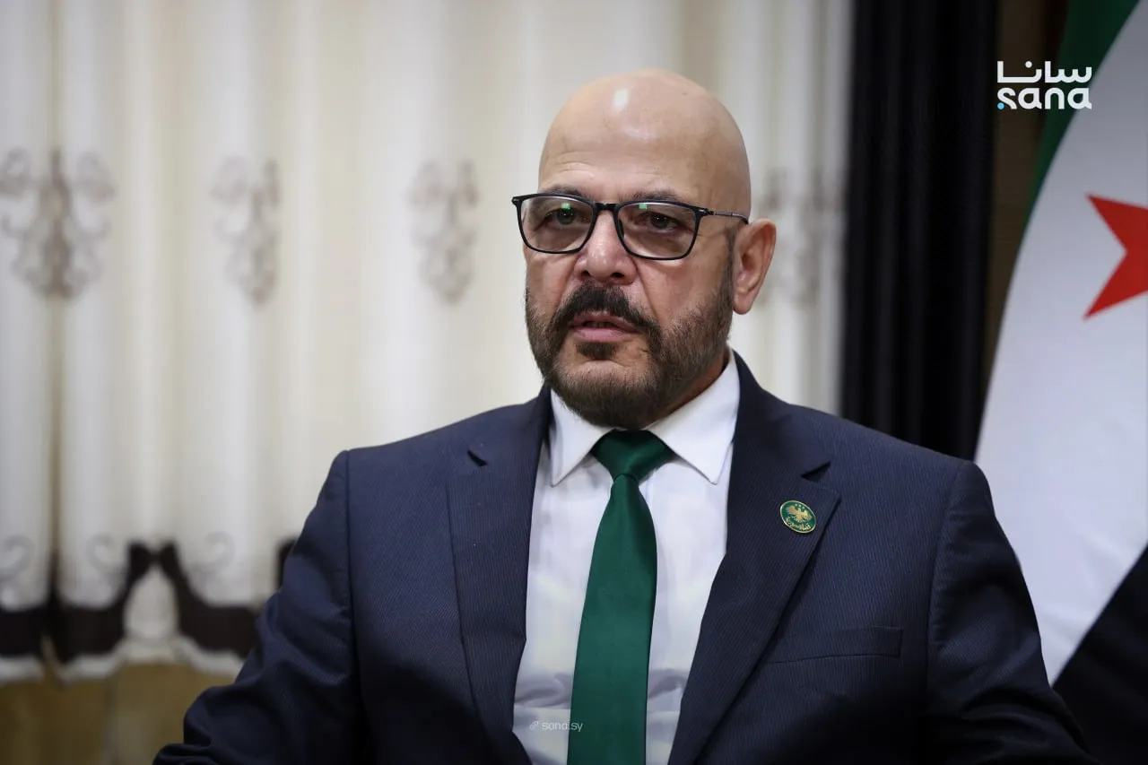 العريان: محكمة العدالة الانتقالية تنظر في 61 قضية وتكشف مصير الأحكام الغيابية بحق الأسد