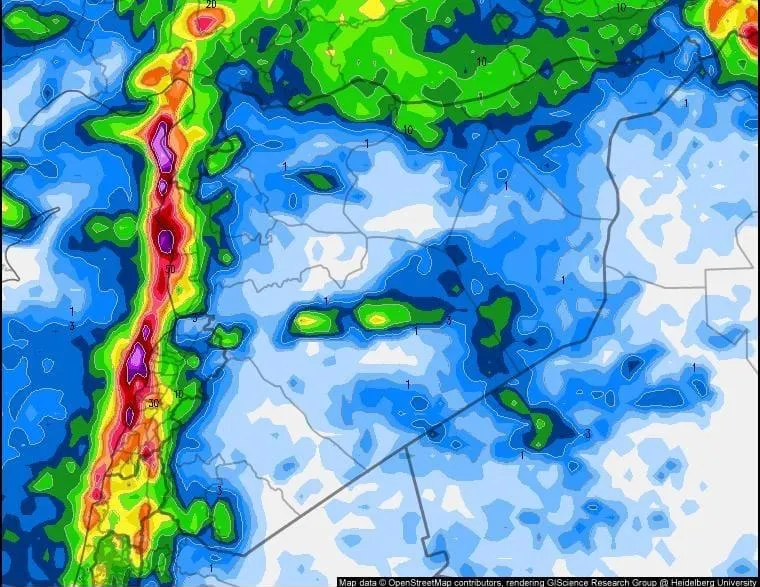 وزارة الطوارئ تحذّر من منخفض جوي عنيف وأمطار غزيرة تضرب الساحل السوري