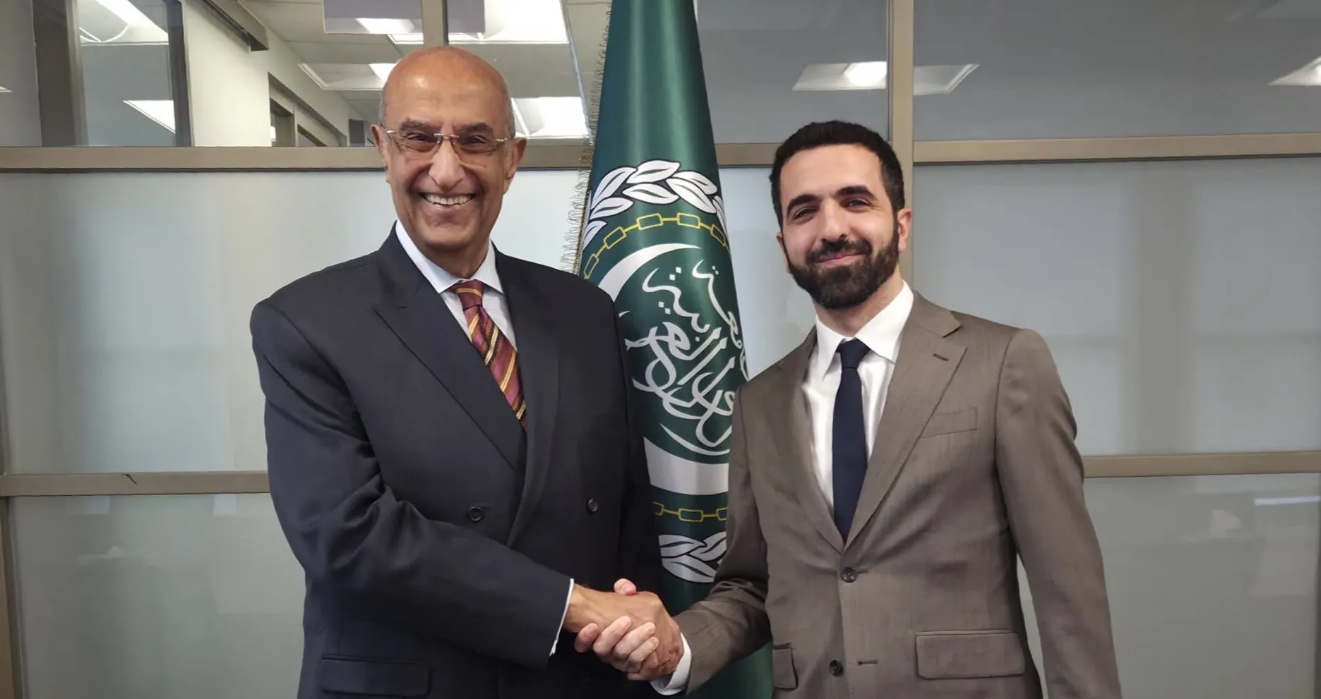 السفير السوري لدى الأمم المتحدة إبراهيم عُلبي وماجد عبد الفتاح عبد العزيز، المراقب الدائم لـ جامعة الدول العربية لدى الأمم المتحدة