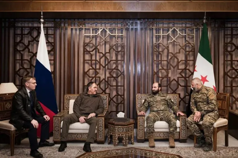 	دمشق تبحث مع موسكو توسيع التنسيق العسكري بعد زيارة الشرع لموسكو