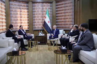 سوريا والأردن يبحثان تعزيز التعاون في النقل البري والسككي