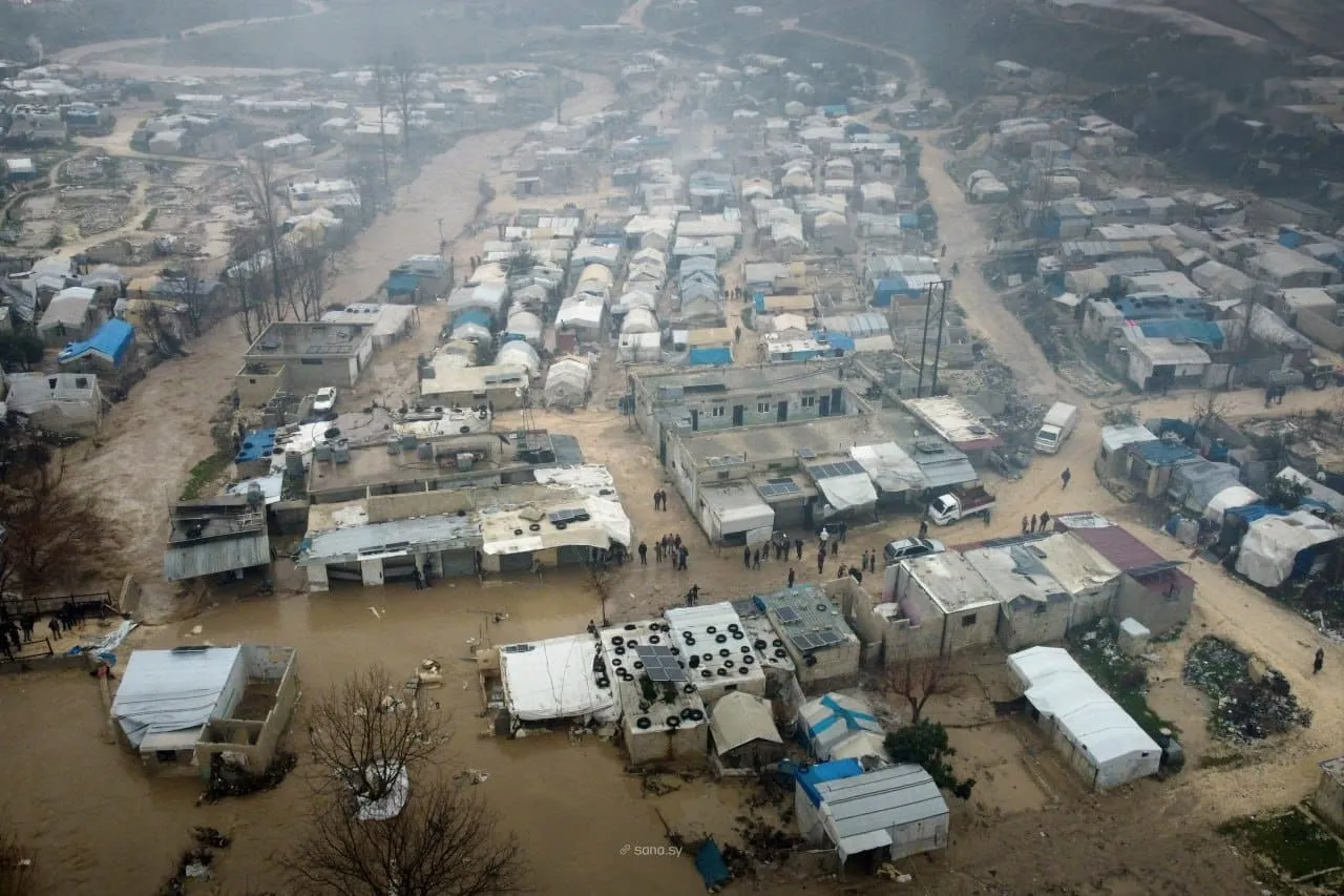 سيول جارفة في ريف إدلب تُغرق عشرات الخيام وتفاقم معاناة النازحين