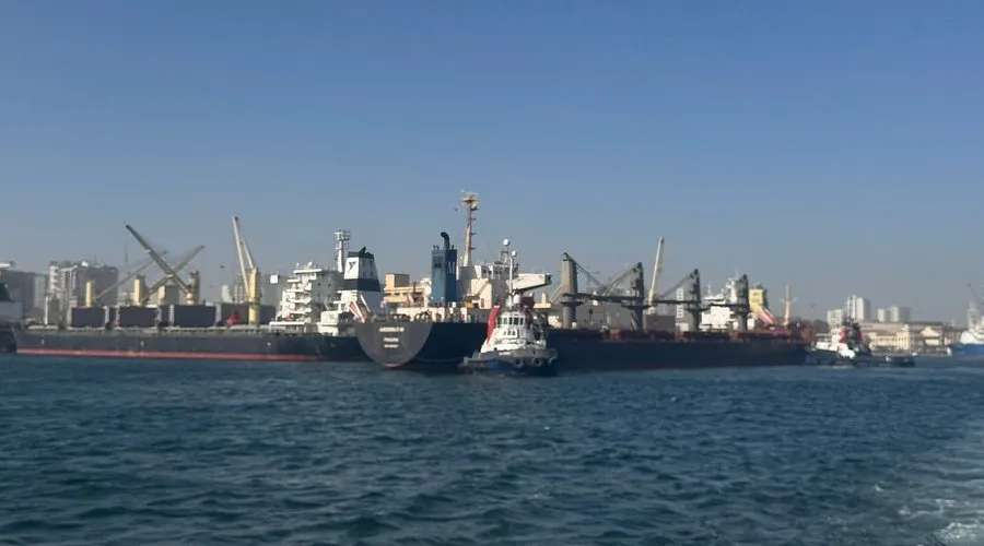 عامان دون محاكمة.. بحارة سوريون محتجزون في السنغال يناشدون الرئيس "الشرع" للتدخل