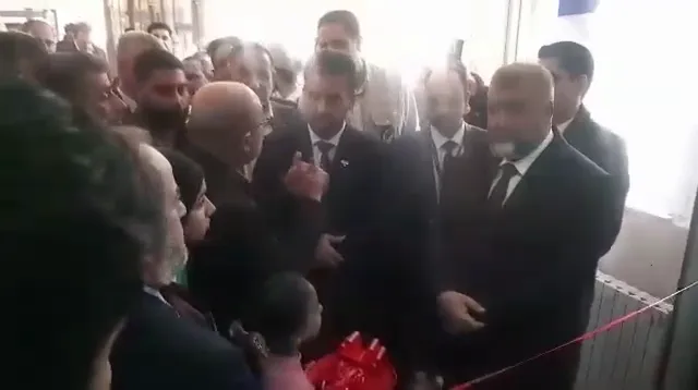 وزير الصحة والى جانبه محافظ درعا