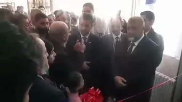 وزير الصحة والى جانبه محافظ درعا