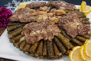 اليبرق (ورق العنب) بين الجهد المنزلي وتقلبات الواقع