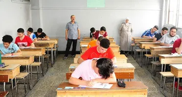 ضعف الرواتب والعمل الإضافي يحدان من تفرغ المعلمين للتعليم