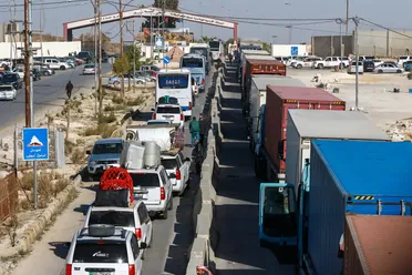 غرفة تجارة دمشق تدعو لمعالجة تكدّس الشاحنات على الحدود السورية – الأردنية