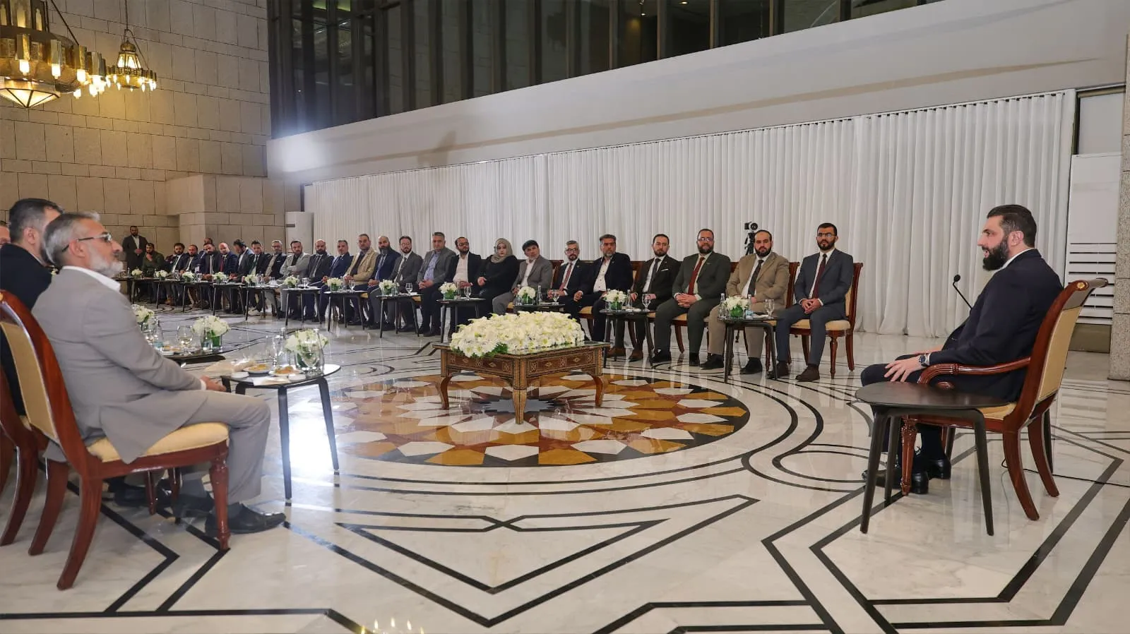 ماذا دار في لقاء "الشرع" مع الإعلاميين في قصر الشعب.؟ "شام" تستعرض آراء الحاضرين