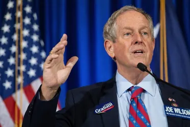 نائب أميركي يشيد باتفاق سوريا ولبنان حول السجناء ويطالب بضمانات قانونية للمحتجزين