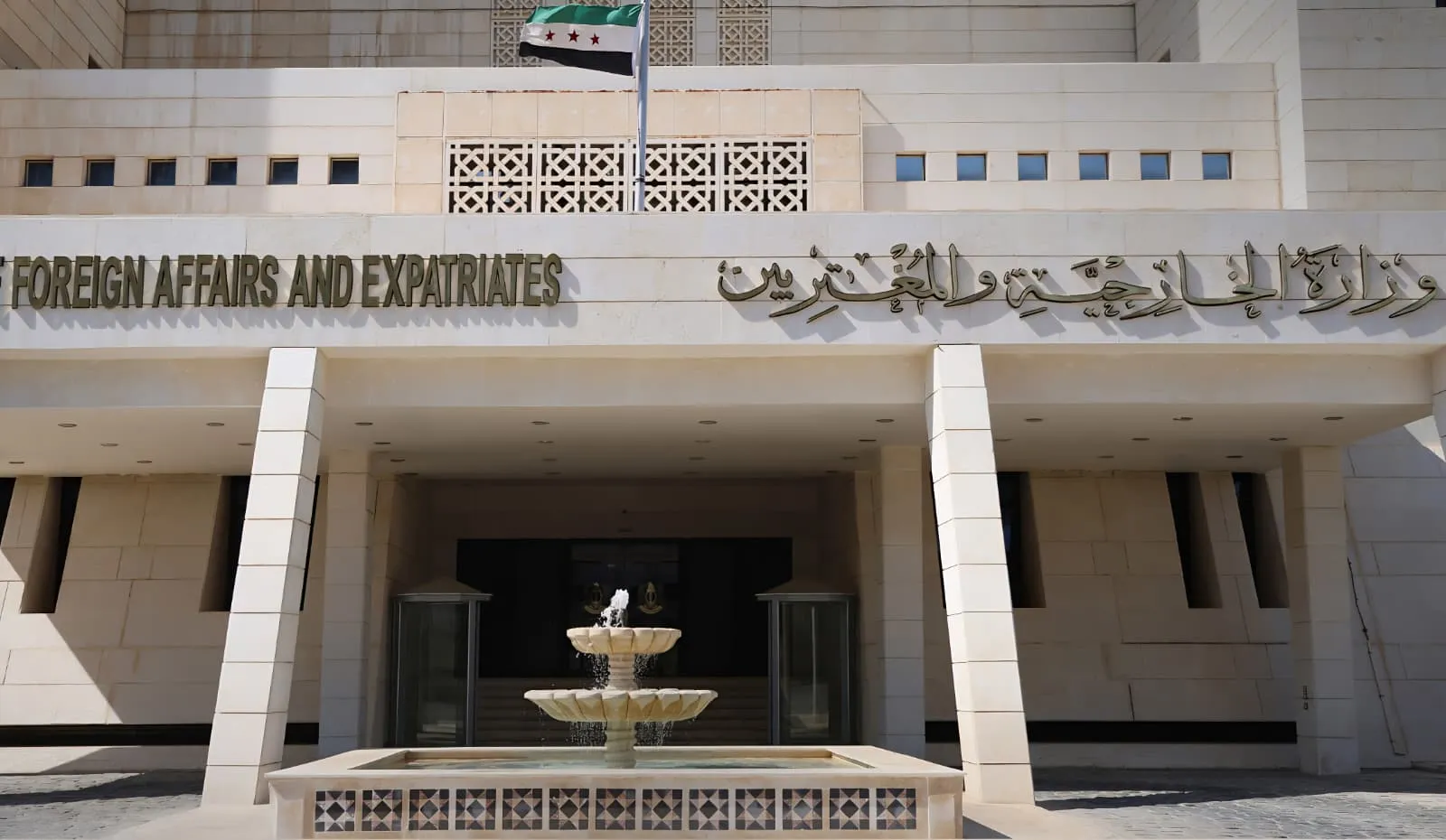 الخارجية تدين استهداف منشأة سكنية في السعودية