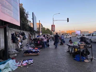 أصحاب البسطات بين سندان قرارات الإزالة ومطرقة الفقر.. واقع مؤلم يتجاوز الصورة الحضارية