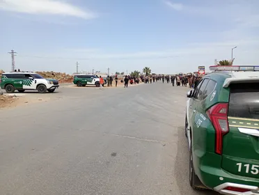 عدد من أصحاب الشاحنات تجمعوا قرب معبر نصيب