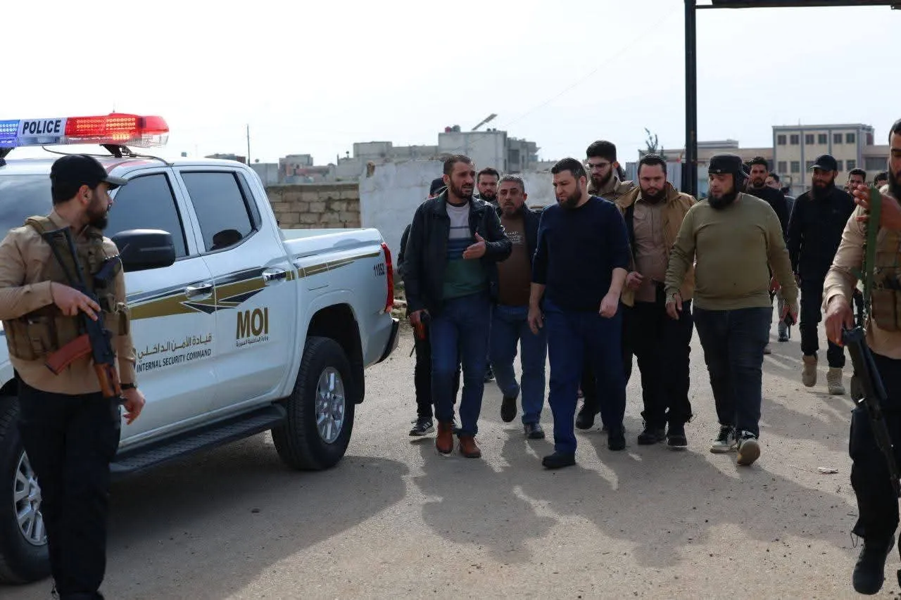 القبض على متورطين بحرق مبنى إدارة المنطقة في تل الشور بريف حمص