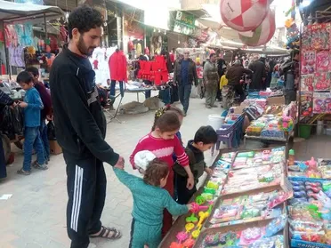 مع اقتراب عيد الفطر… السوريون بين ضغوط المعيشة ومحاولة الحفاظ على فرحة العيد