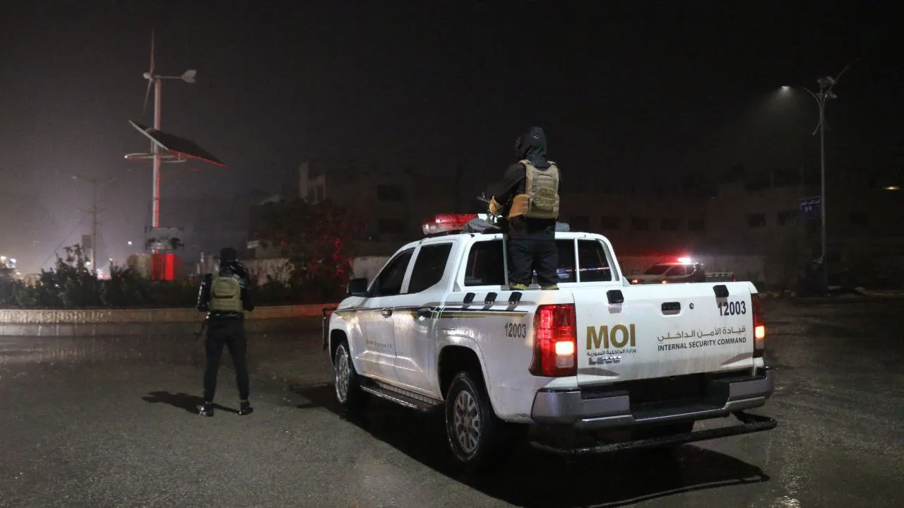 إجراءات أمنية في السويداء وحماة ودرعا تشمل توقيف عناصر أمن وتفكيك عصابة سلب