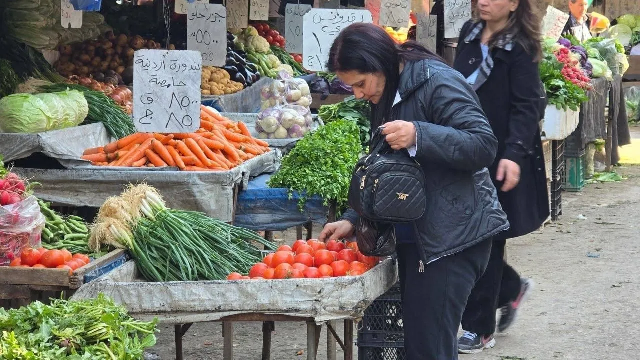 الغلاء يثقل كاهل السوريين مع اقتراب عيد الفطر… أسواق مزدحمة ومبيعات محدودة