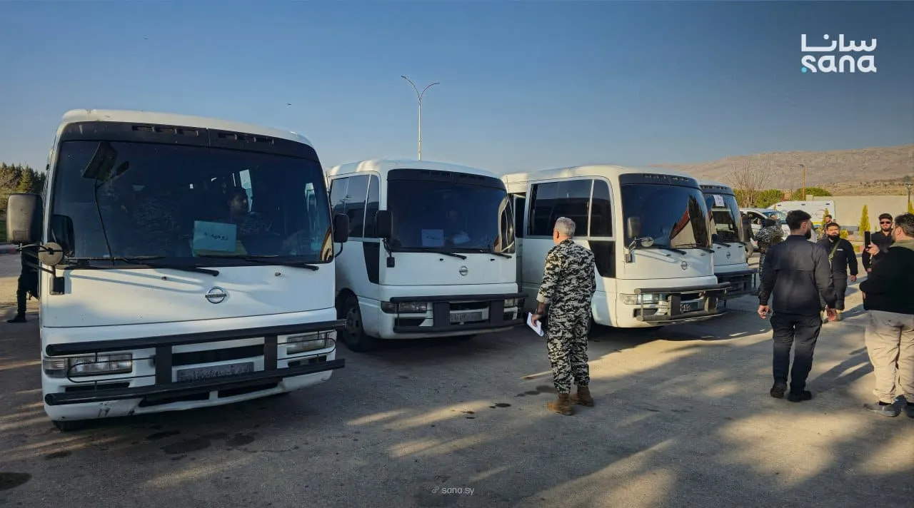 وصول 136 موقوفًا سوريًا من لبنان إلى معبر جديدة يابوس ضمن اتفاق نقل المحكومين