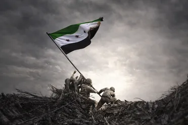 من المطالبة بالإصلاح إلى الإسقاط … الثورة السورية من الشرارة الأولى حتى فجر الحرية 